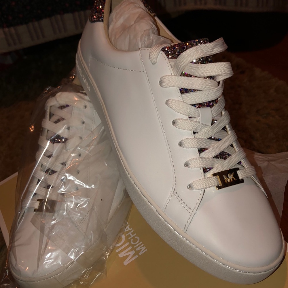 Michael Korse Irving laced up low white sneakers